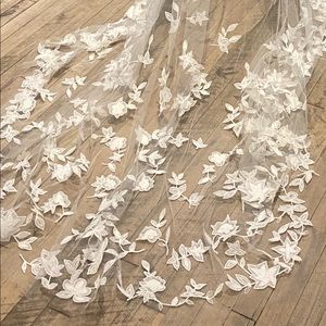 Oscar de la Renta Ivory Floral Bridal Veil